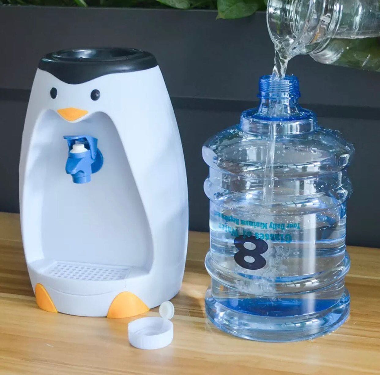 Cute Penguin Shaped 2L Water Dispenser For Kids, Mini Drink Dispenser With Water Tank, Mini Desktop Cartoon Kids Dispenser Cute Penguin Shaped 2L Water Dispenser For Kids, Mini Drink Dispenser With Water Tank, Mini Desktop Cartoon Kids Dispenser